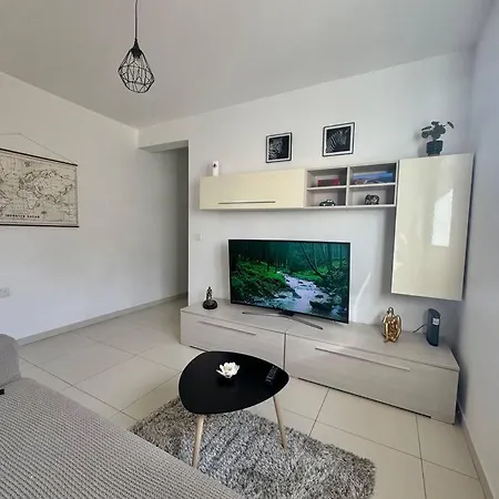 28 Retreat - 1 Minute To Sea