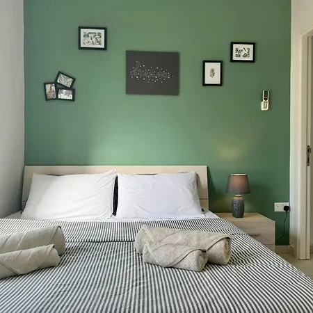 Apartment 28 Retreat - 1 Minute To Sea