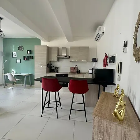 28 Retreat - 1 Minute To Sea Apartment *