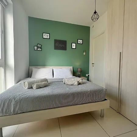 28 Retreat - 1 Minute To Sea