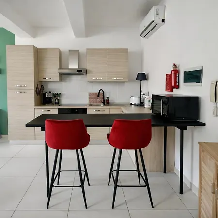 28 Retreat - 1 Minute To Sea 아파트 그지라