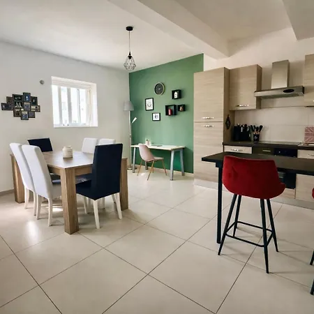 28 Retreat - 1 Minute To Sea * Gzira