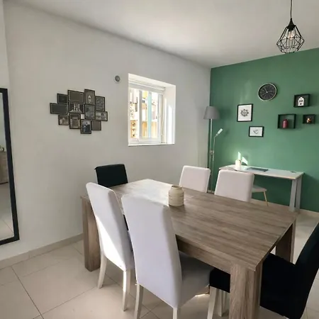 28 Retreat - 1 Minute To Sea 아파트 *