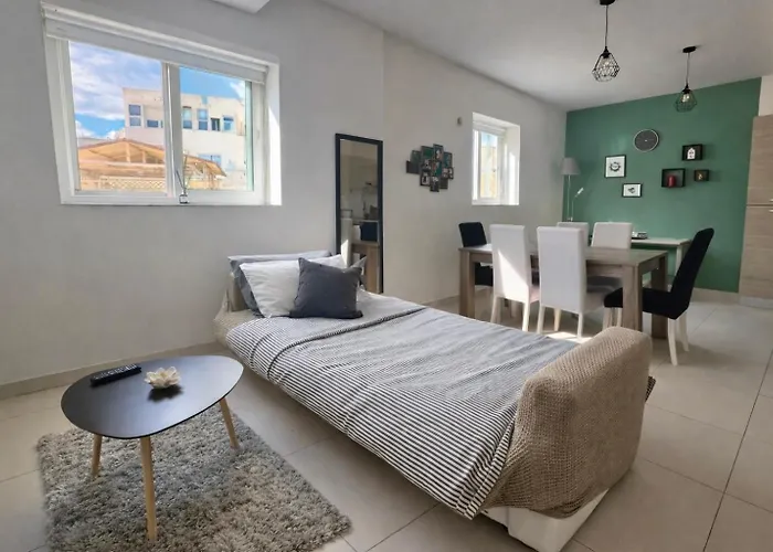 28 Retreat - 1 Minute To Sea